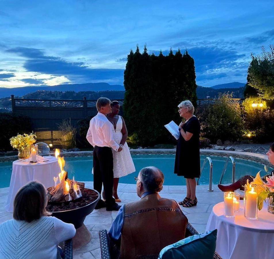 A Vista Villa Couples Retreat Kelowna Ngoại thất bức ảnh
