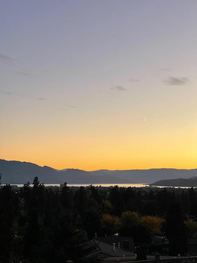 A Vista Villa Couples Retreat Kelowna Ngoại thất bức ảnh