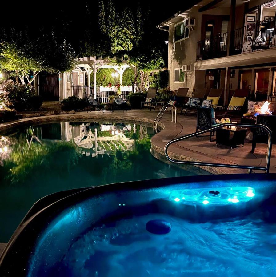 A Vista Villa Couples Retreat Kelowna Ngoại thất bức ảnh