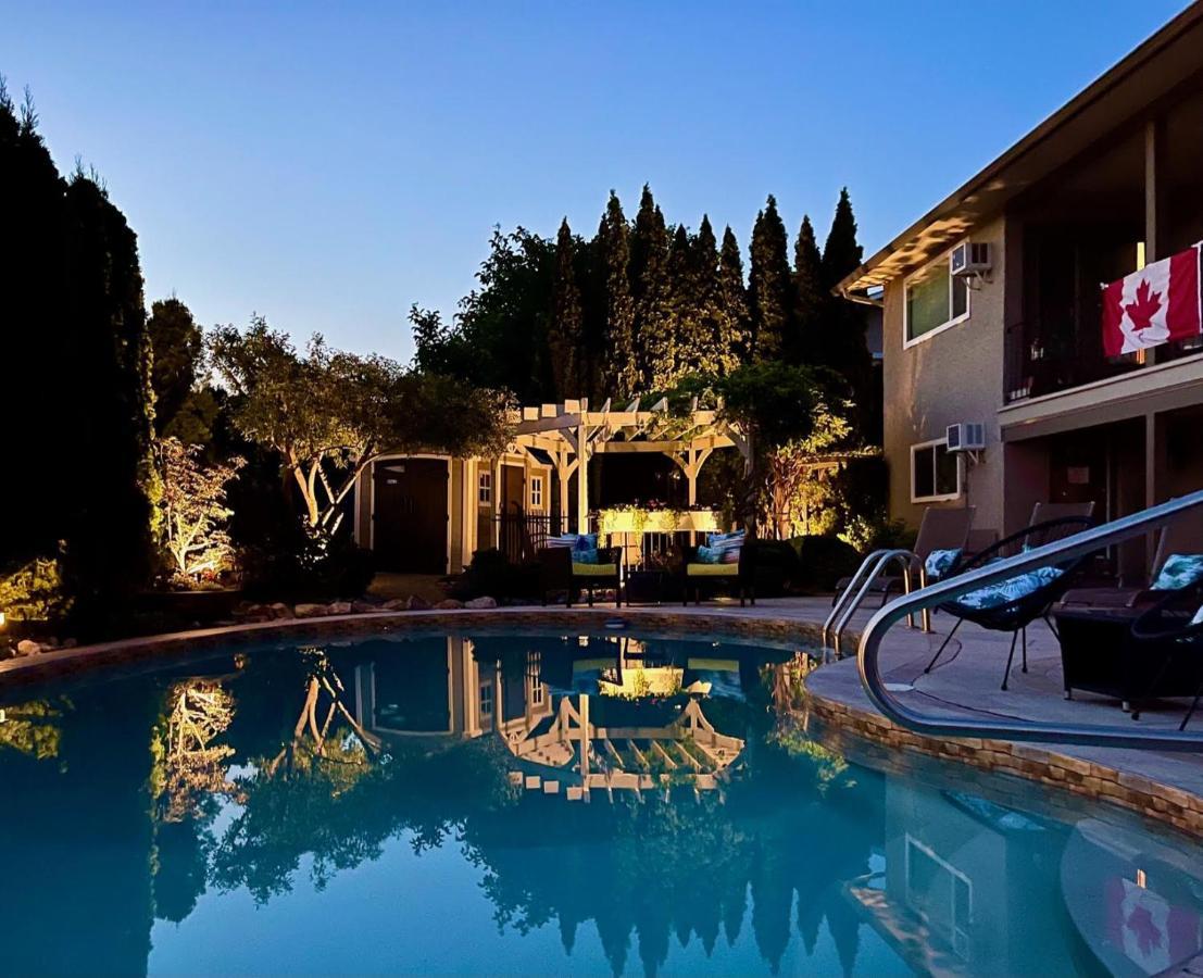 A Vista Villa Couples Retreat Kelowna Ngoại thất bức ảnh