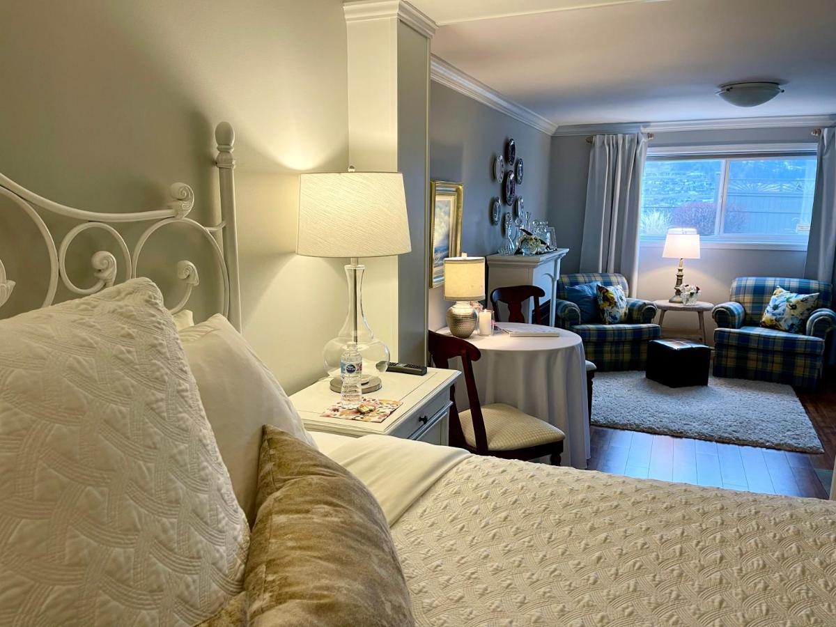 A Vista Villa Couples Retreat Kelowna Ngoại thất bức ảnh