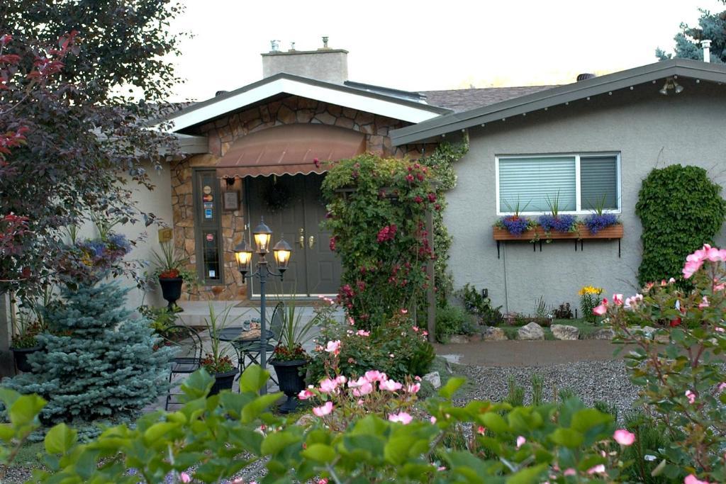 A Vista Villa Couples Retreat Kelowna Ngoại thất bức ảnh