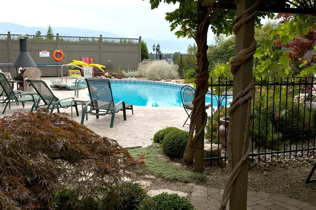 A Vista Villa Couples Retreat Kelowna Phòng bức ảnh