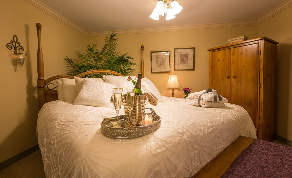 A Vista Villa Couples Retreat Kelowna Ngoại thất bức ảnh
