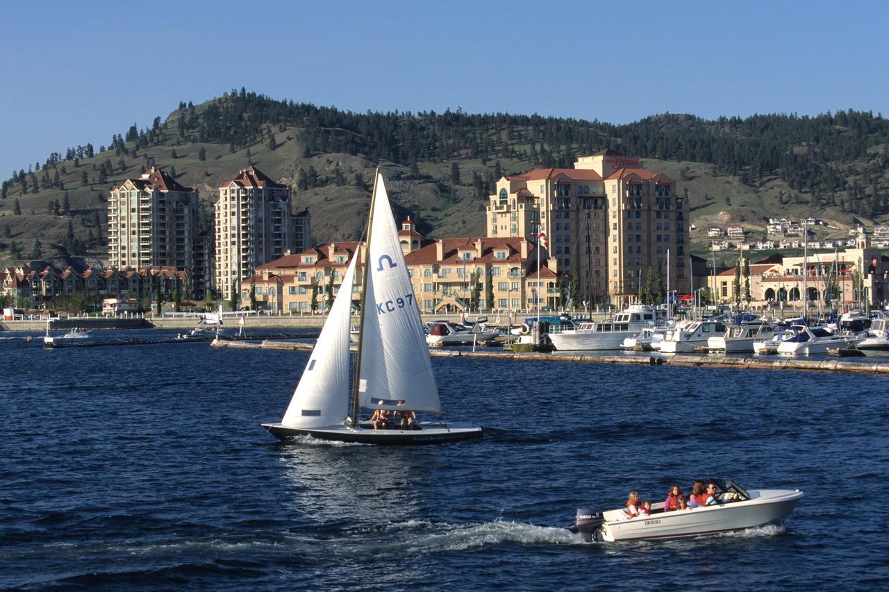 A Vista Villa Couples Retreat Kelowna Ngoại thất bức ảnh
