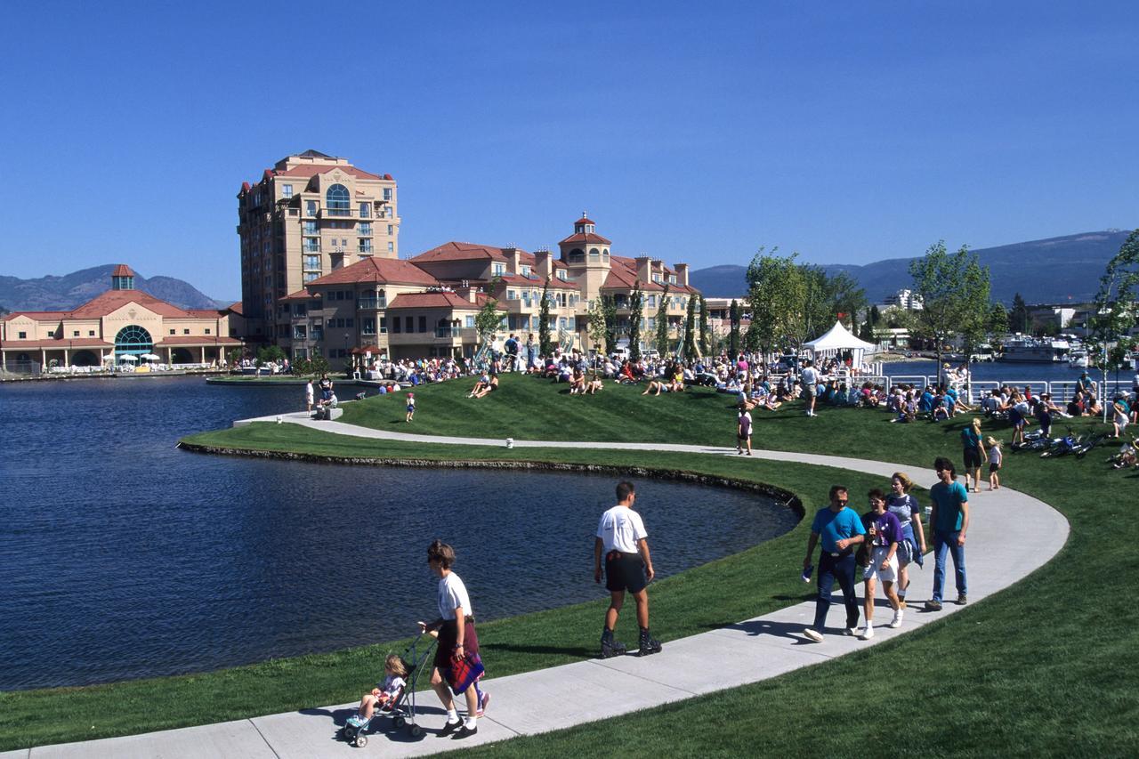 A Vista Villa Couples Retreat Kelowna Ngoại thất bức ảnh