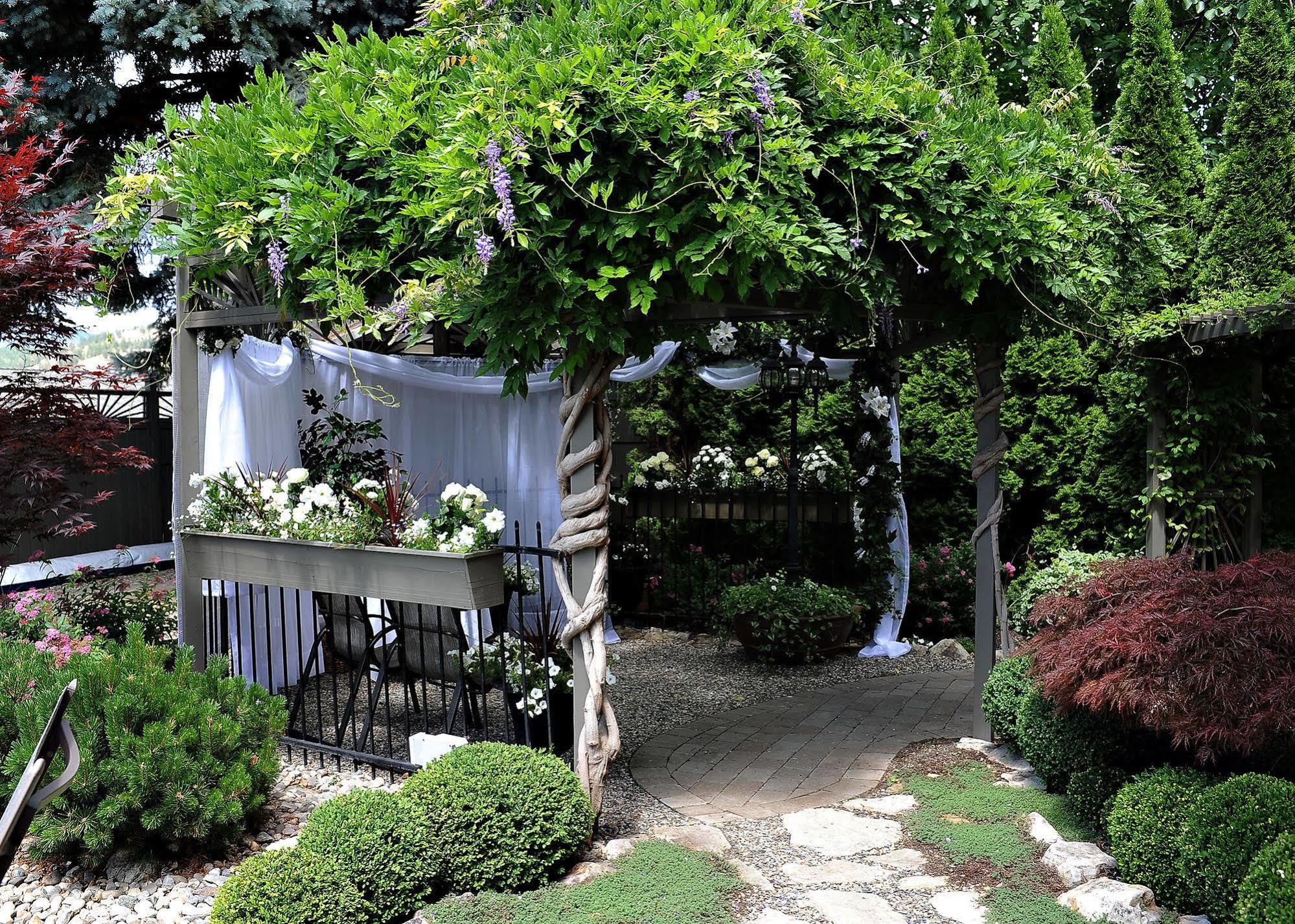 A Vista Villa Couples Retreat Kelowna Ngoại thất bức ảnh