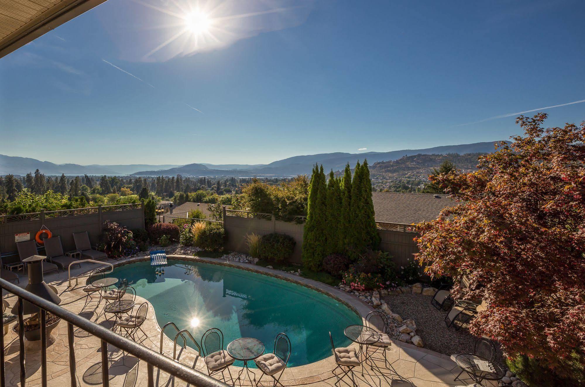 A Vista Villa Couples Retreat Kelowna Ngoại thất bức ảnh